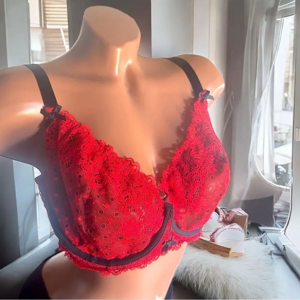 Cacique Red and Black Lace Bra Intimates l Underwire l Adj Straps l 42D l EUC